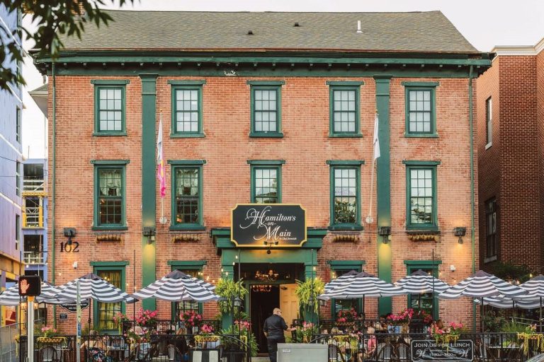 25 Delaware Restaurants With Outdoor Dining in the Fall