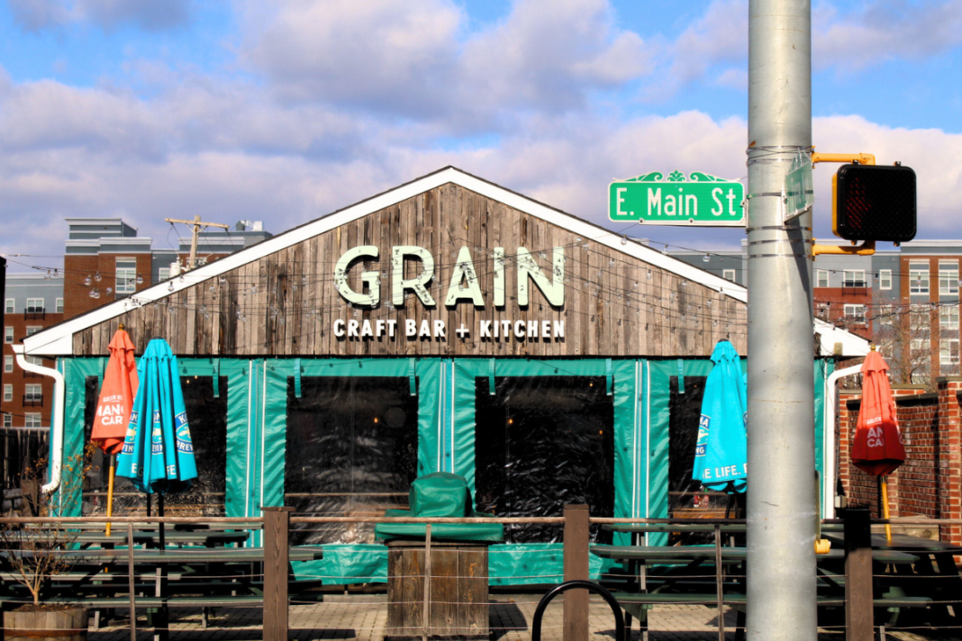Grain outdoor dining in Newark.
